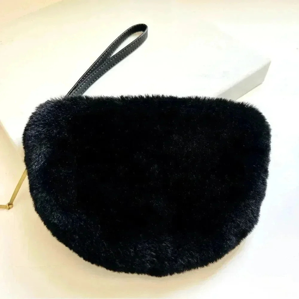 NWOT House Of Harlow 1960 Faux Fur Wristlet